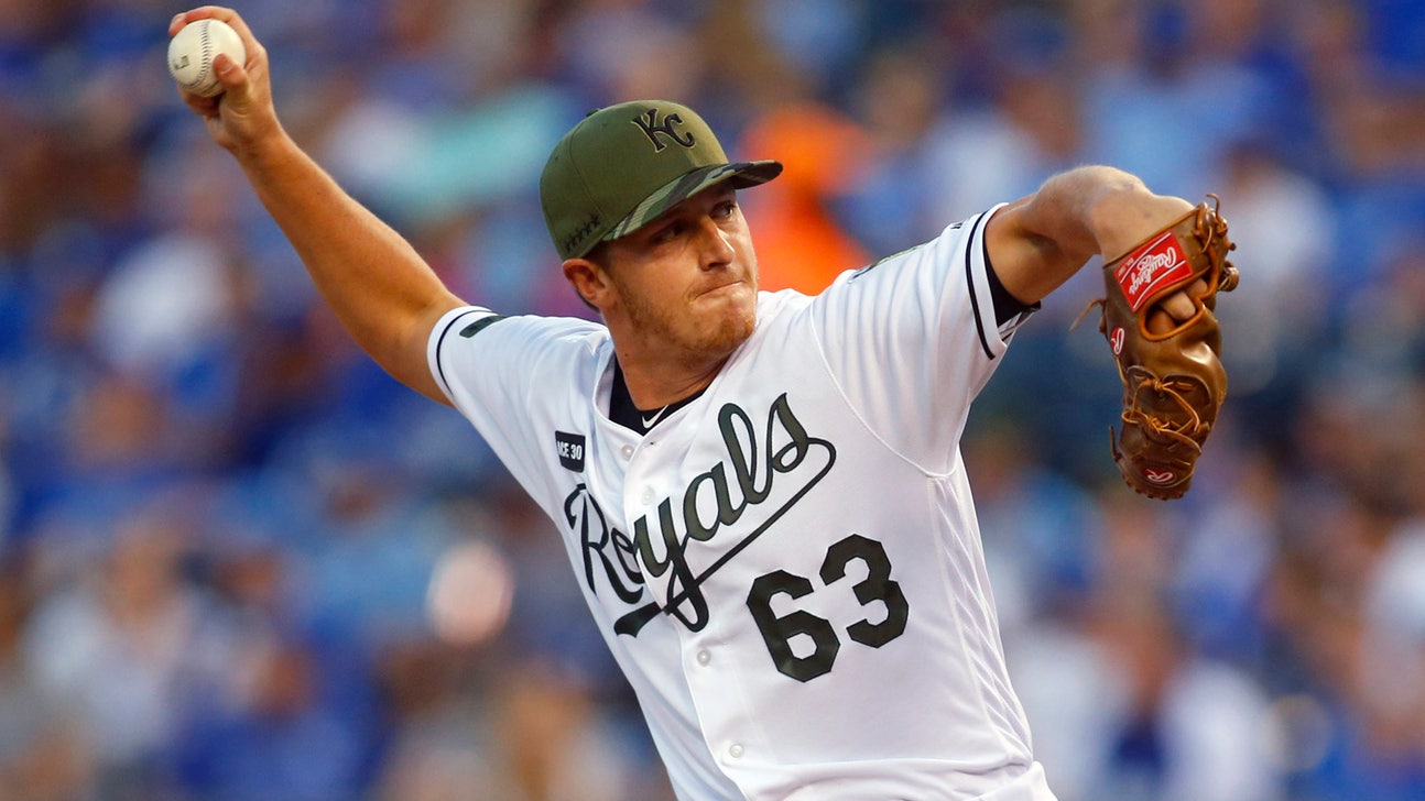 Royals DFA Maness to open 40-man spot for Farrell