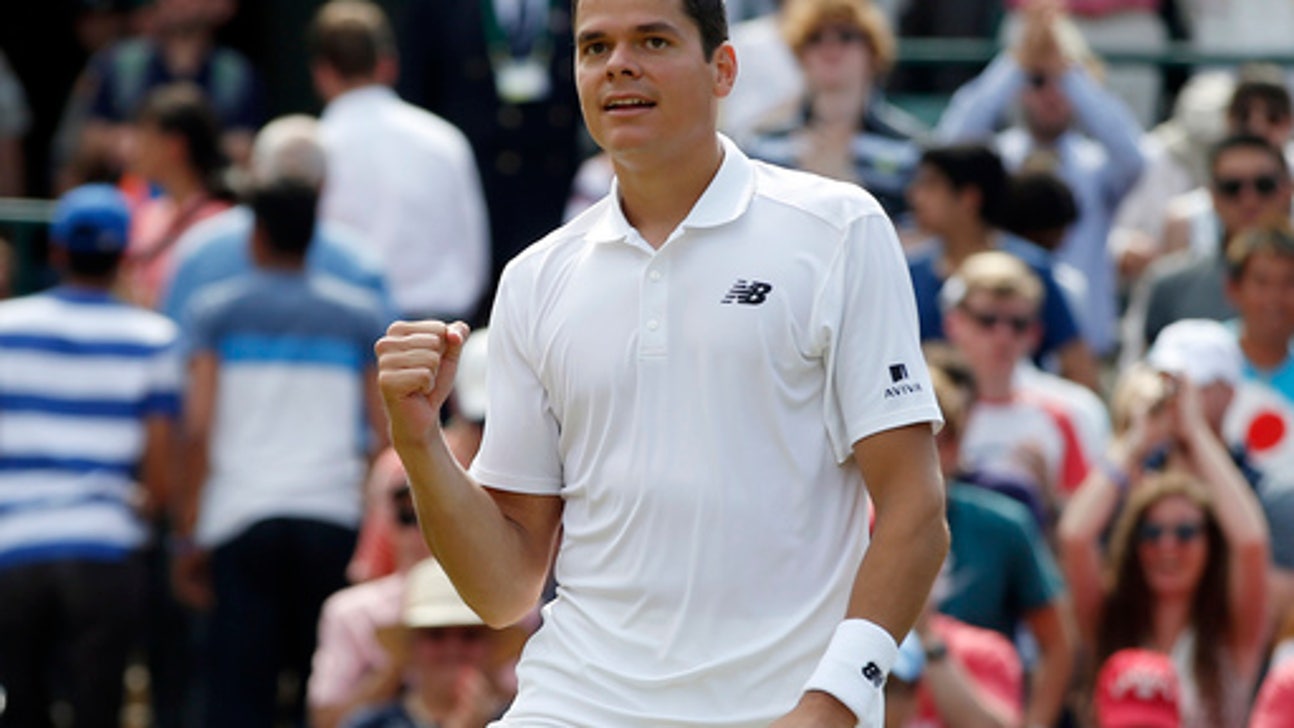 Fall, double-faults hurt Federer in Wimbledon loss to Raonic