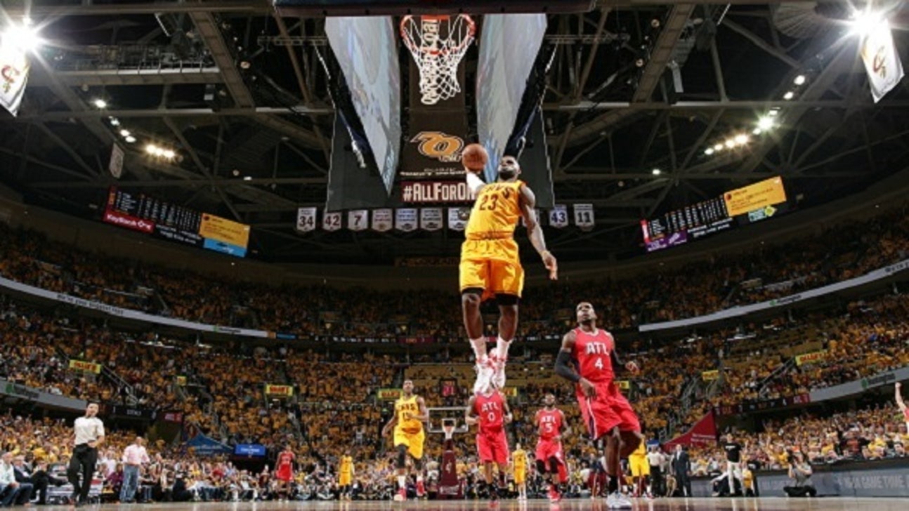 LeBron James throws down huge dunk from inside free throw line