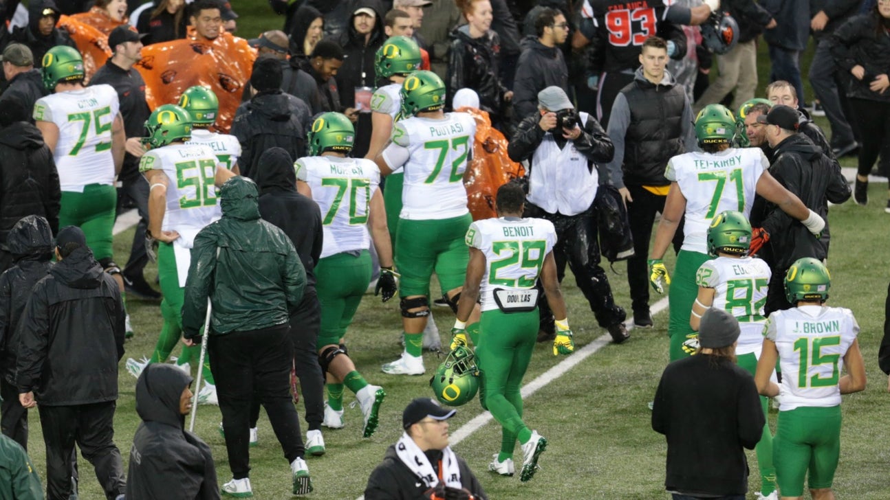 Report: Intense workouts leave at least three Oregon football players hospitalized