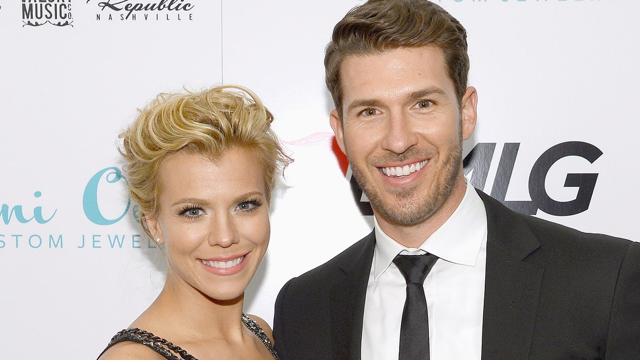 Arencibia hits homer, marrying Band Perry's lead singer Kimberly Perry