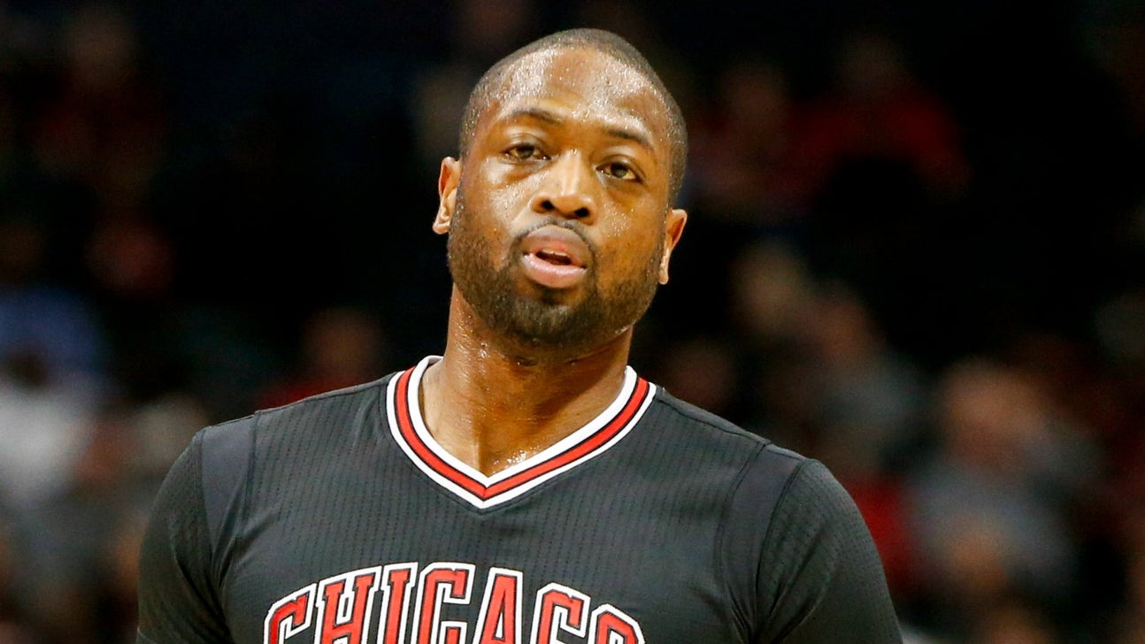 Frustrated Dwyane Wade apologizes to Bulls fans after 'awful' loss to Hawks