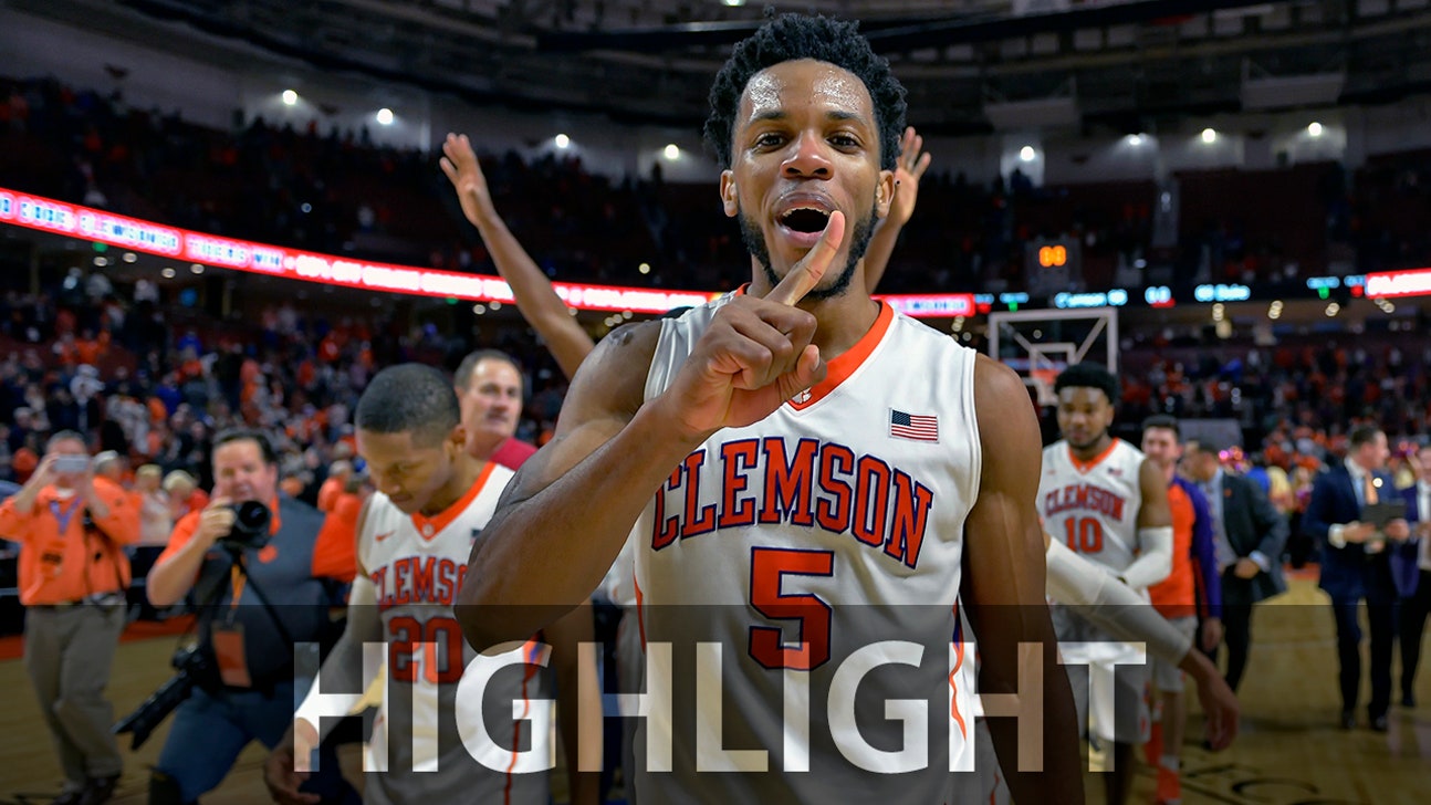 Jaron Blossomgame soars and seals upset over Duke with this dunk
