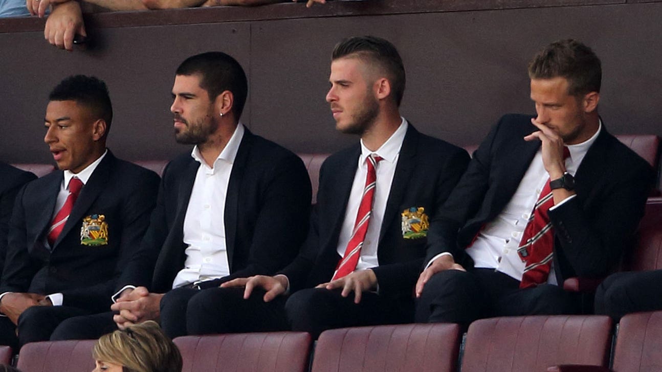 Van Gaal says David de Gea did not want to play United opener against Spurs