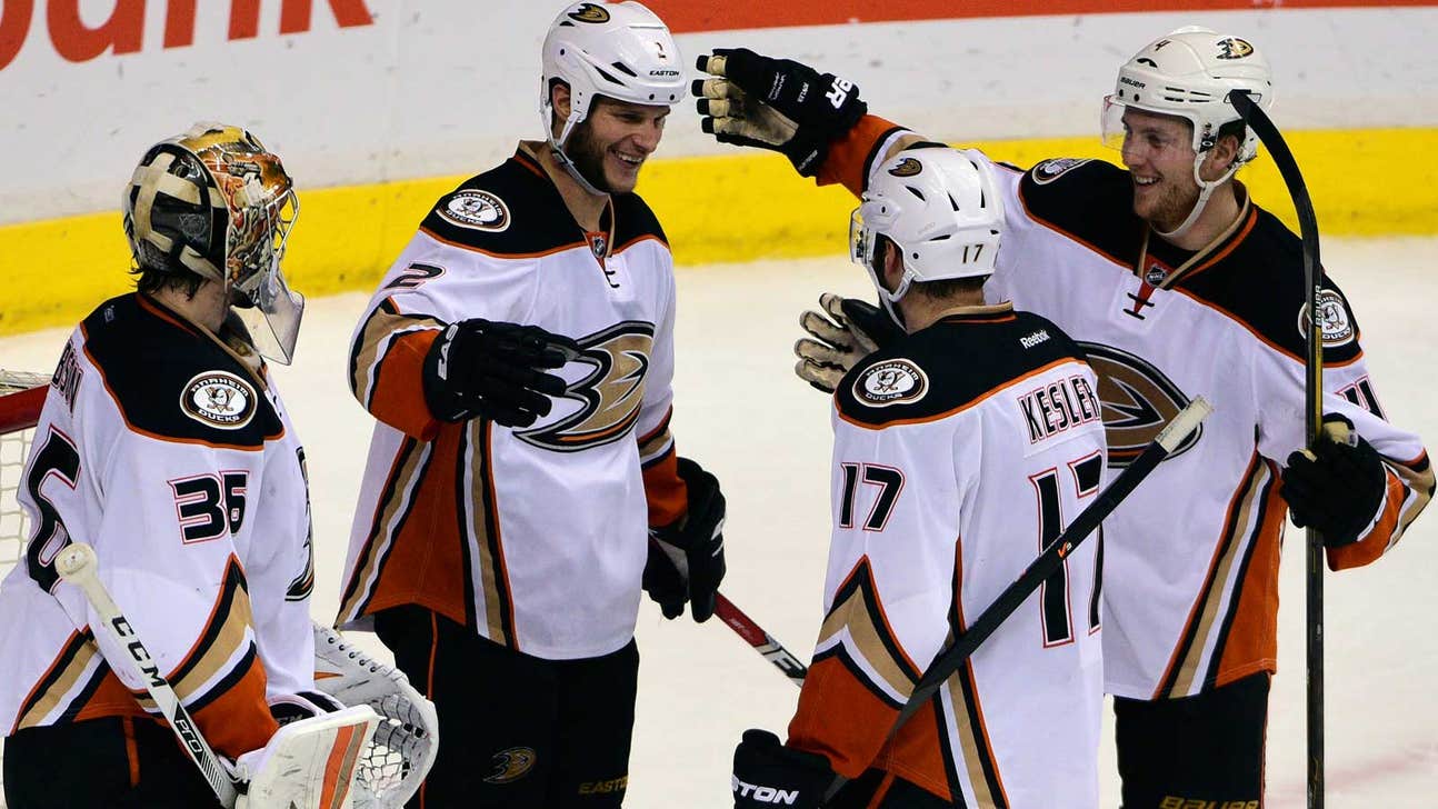 Ducks beat Canucks 5-2