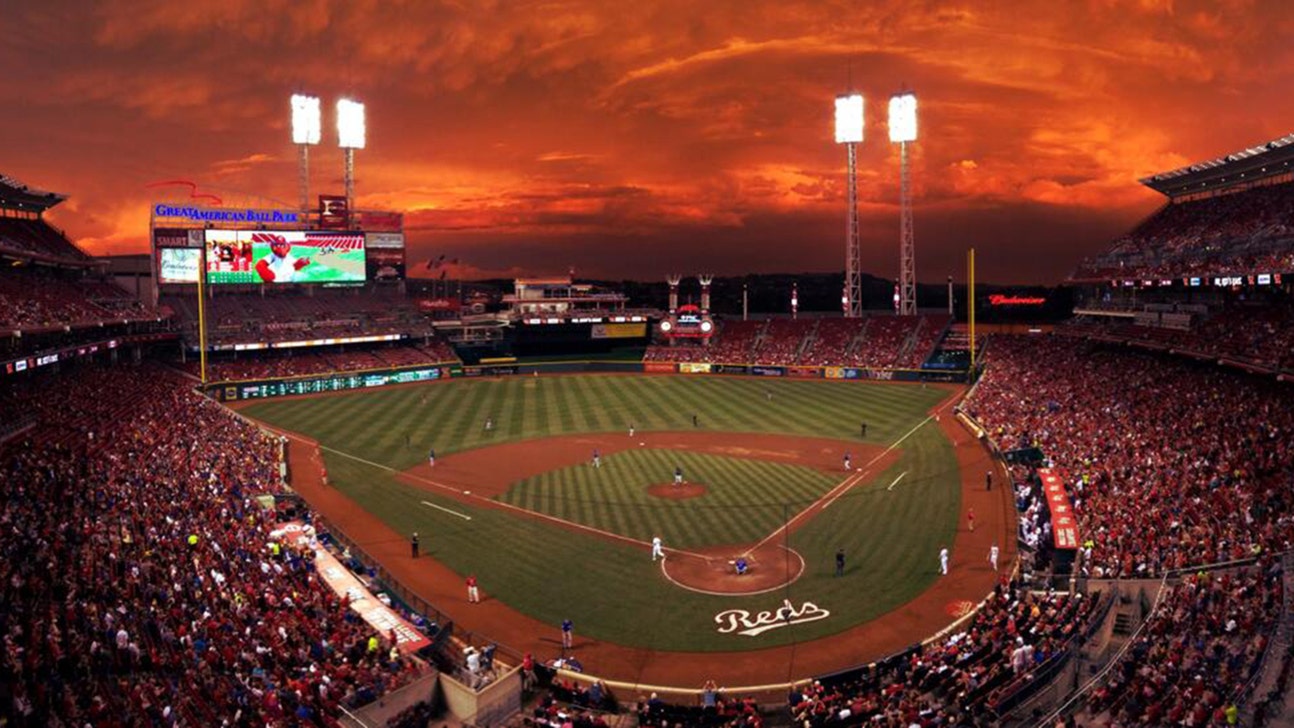 Majestic sky falls over Great American Ball Park after rain delay (PHOTOS)