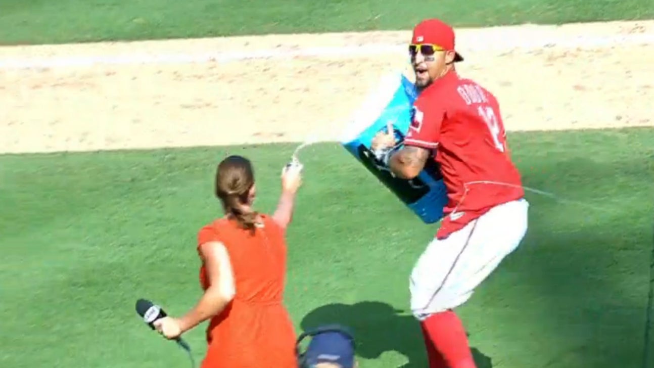 Rangers 2B Rougned Odor drenches reporter with Powerade