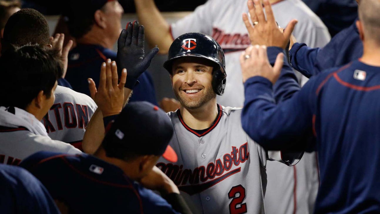 StaTuesday: Dozier joins elite company with extra-base hit streak