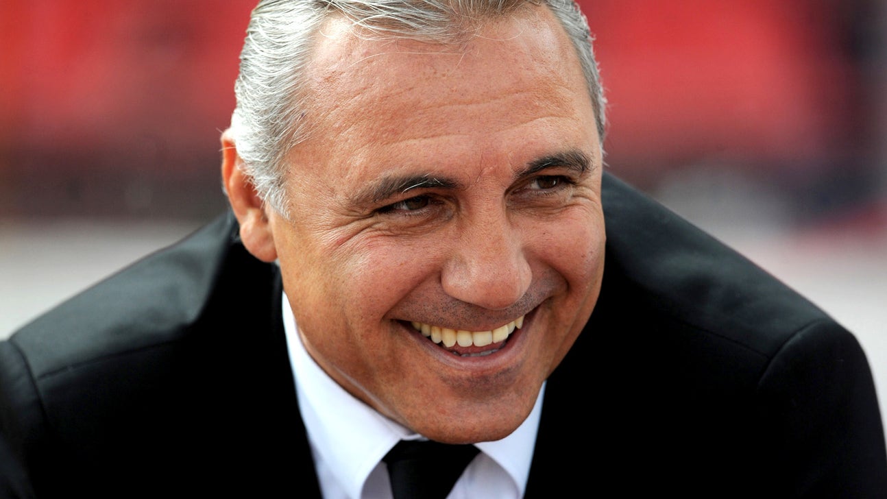 Hristo Stoichkov warns Barcelona's Pedro not to join Manchester United