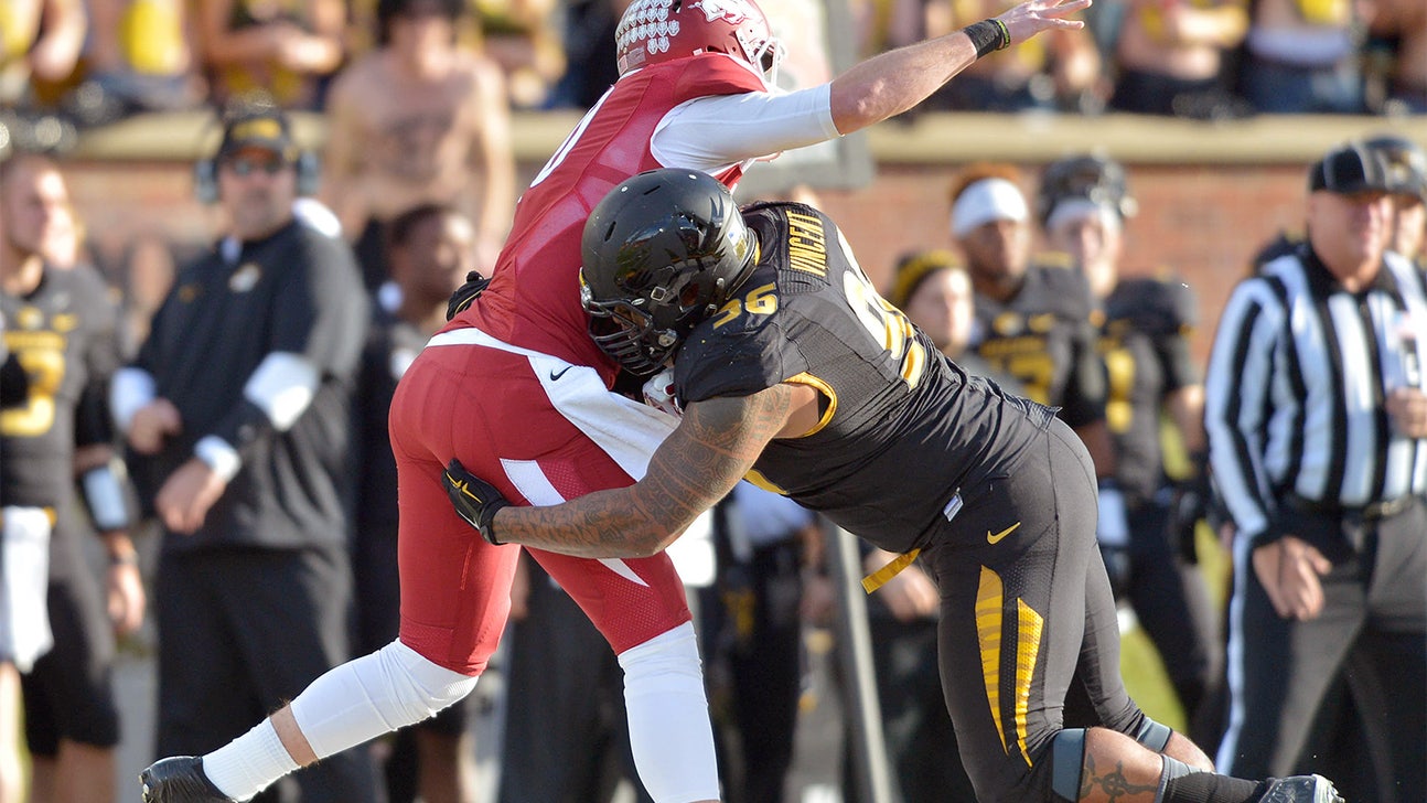 PHOTO: Arkansas-Missouri unveil new rivalry trophy