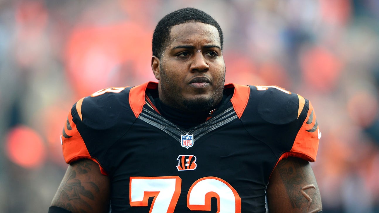 Bucs agree to terms with tackle Anthony Collins, release Donald Penn