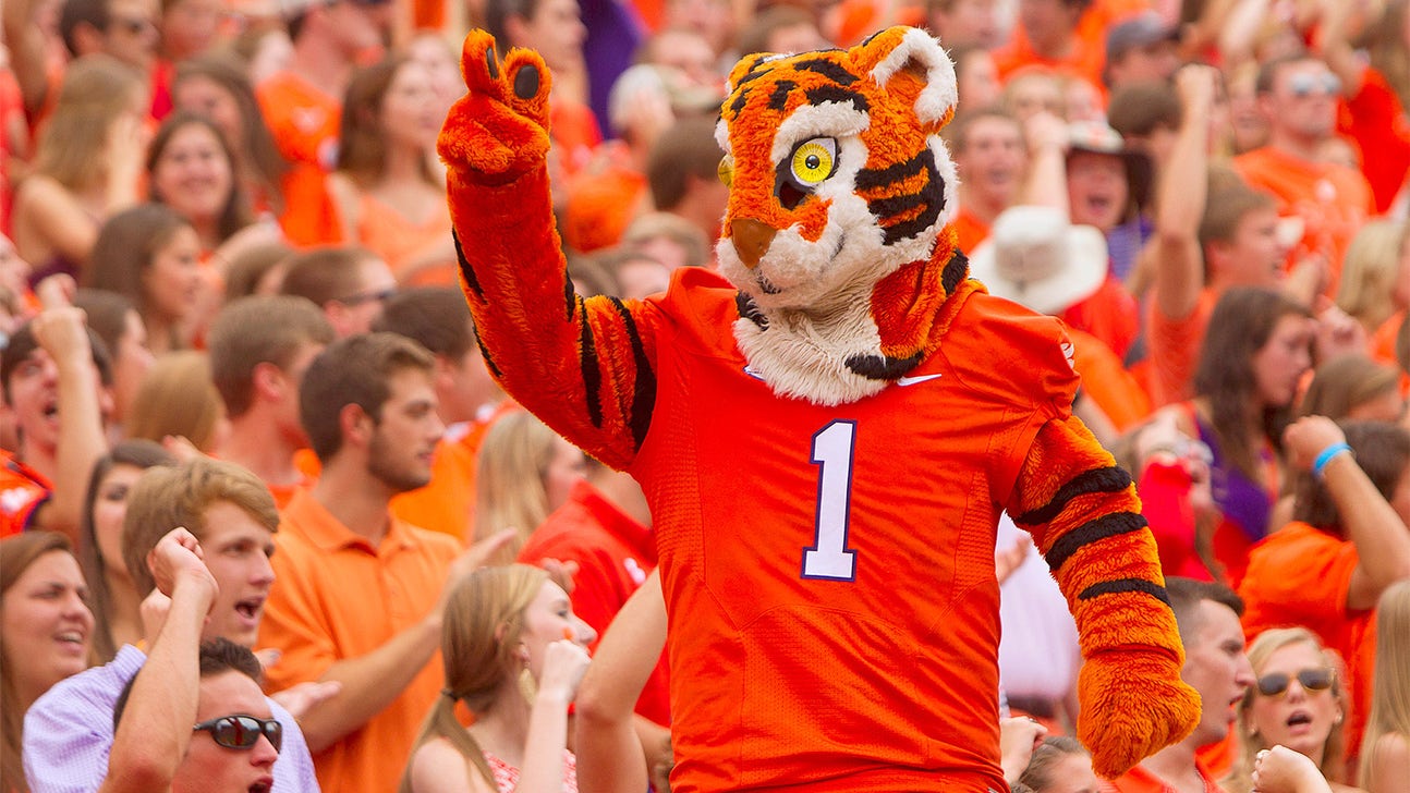 WATCH: Dabo Swinney blasts Clemson at half, despite 42-0 lead