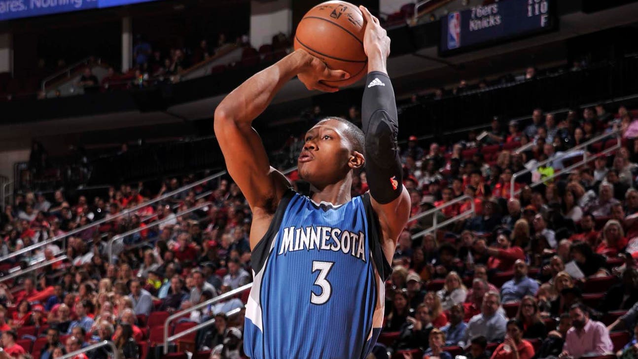 Wolves-Rockets Twilights: Dunn throws between-the-legs pass to Towns