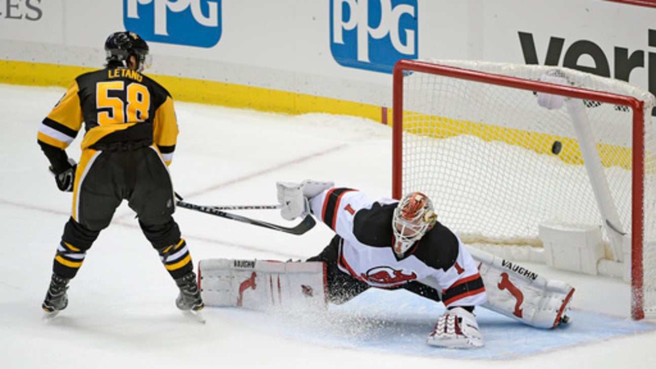 Crosby ties it late, Penguins top Devils in shootout 4-3