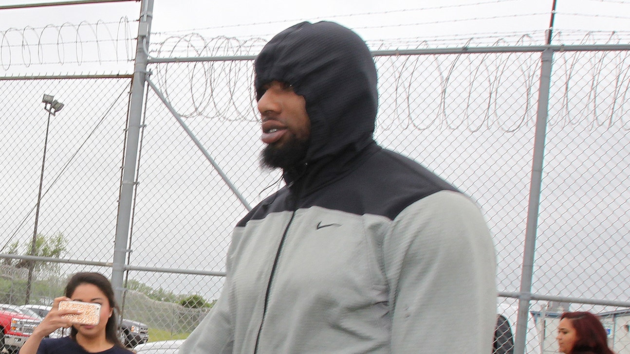 Ex-Baylor defensive end Shawn Oakman out of jail