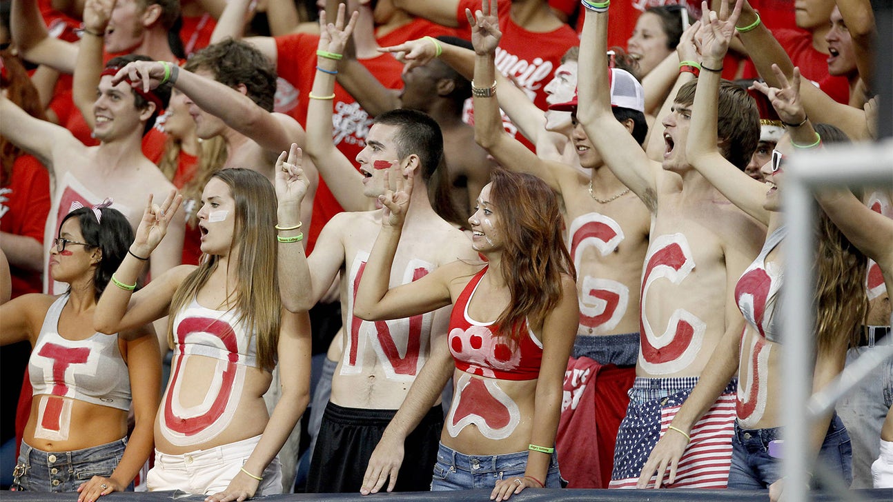 Video: Security guard at Houston game appears to strike celebrating fan