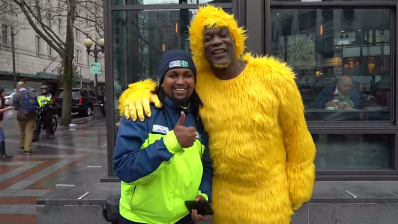 NBA legend Shawn Kemp dons yellow 'Savesquatch' suit, dunks the saddest dunk