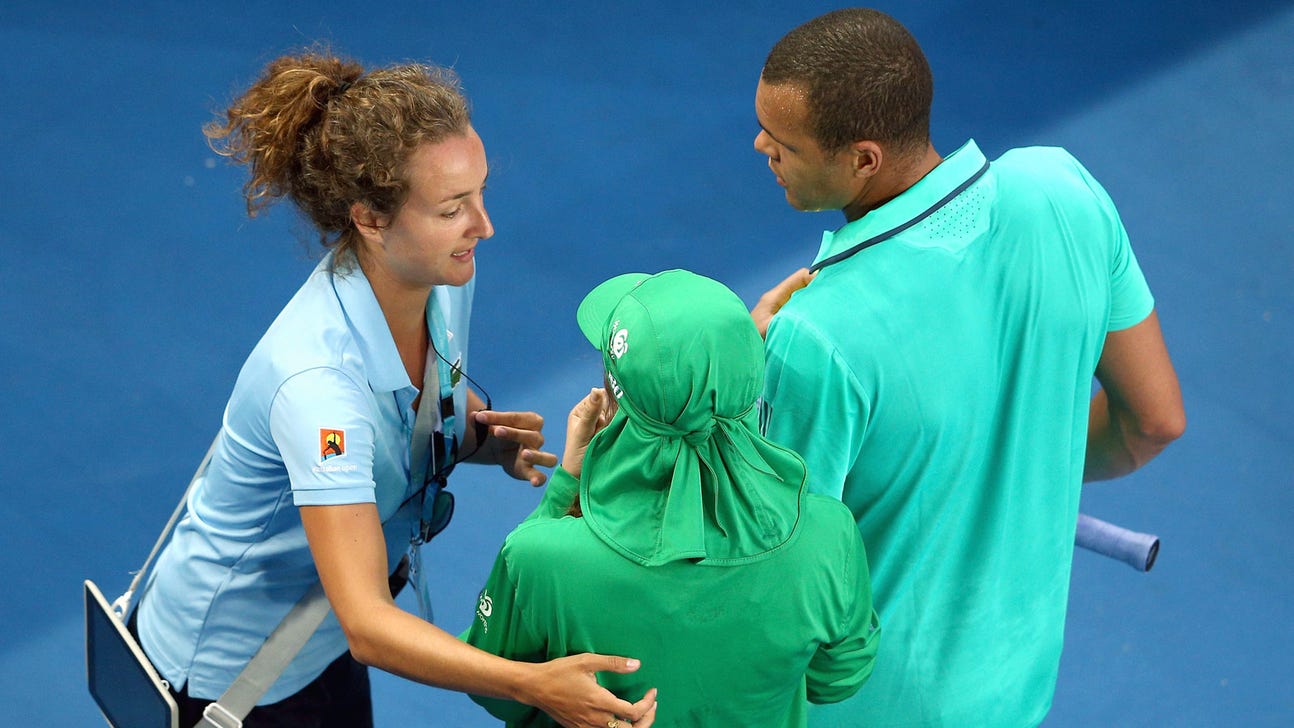 Tsonga stops in third set, tends to clearly distressed ball girl