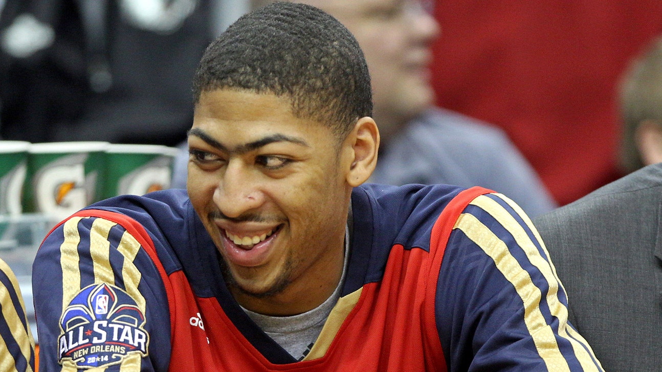 Anthony Davis supports fellow Wildcat Cobb at Packers-Seahawks game