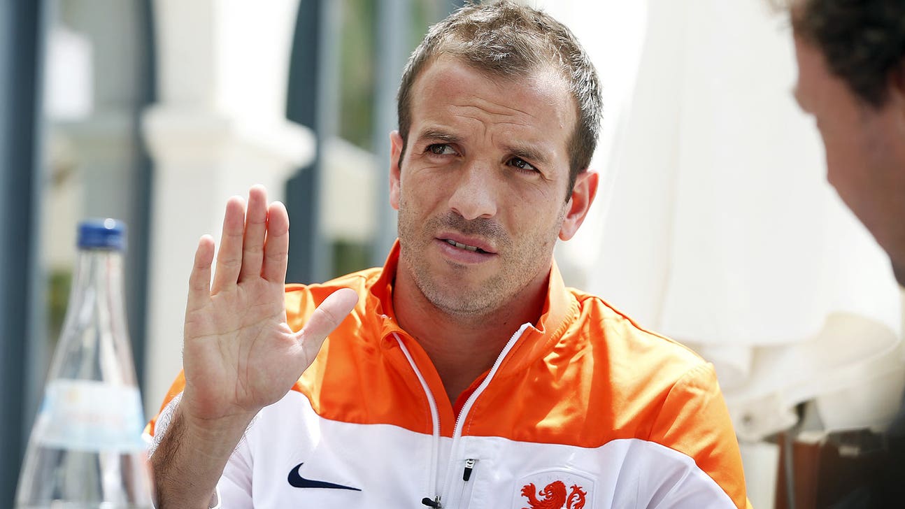 Netherlands midfielder van der Vaart to miss World Cup with calf injury