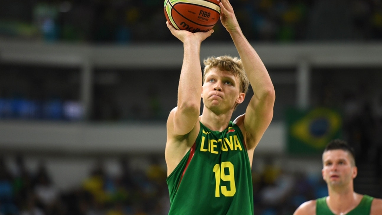 New York Knicks: Mindaugas Kuzminskas Attends Voluntary Practice