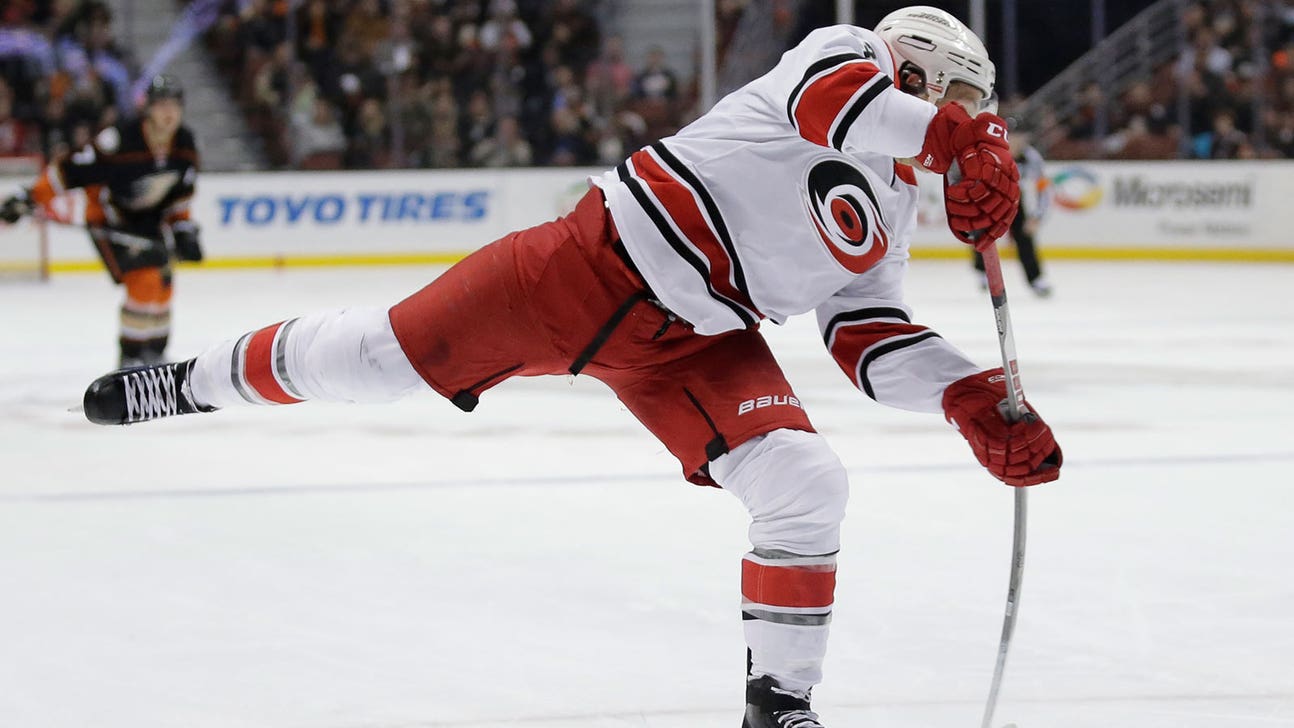 Skinner's hat trick helps Hurricanes beat Ducks 5-1