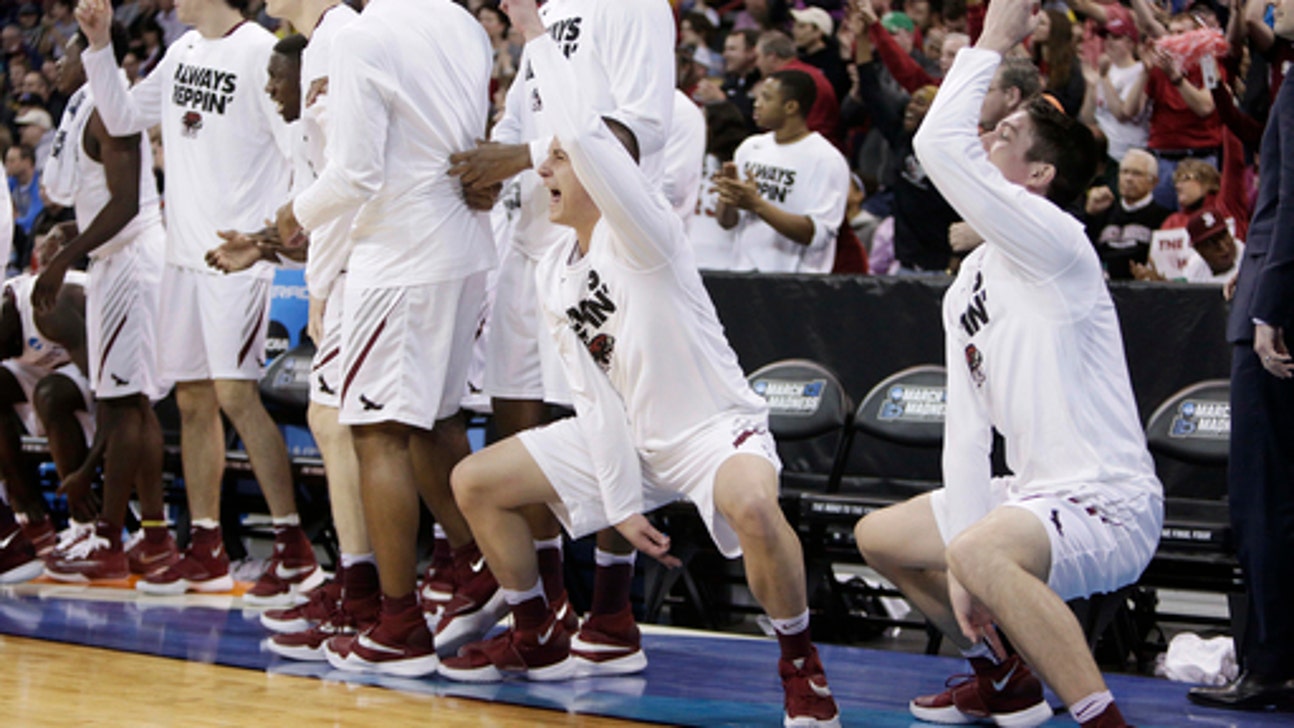 Versatility a key as top-seed Oregon faces St. Joseph's