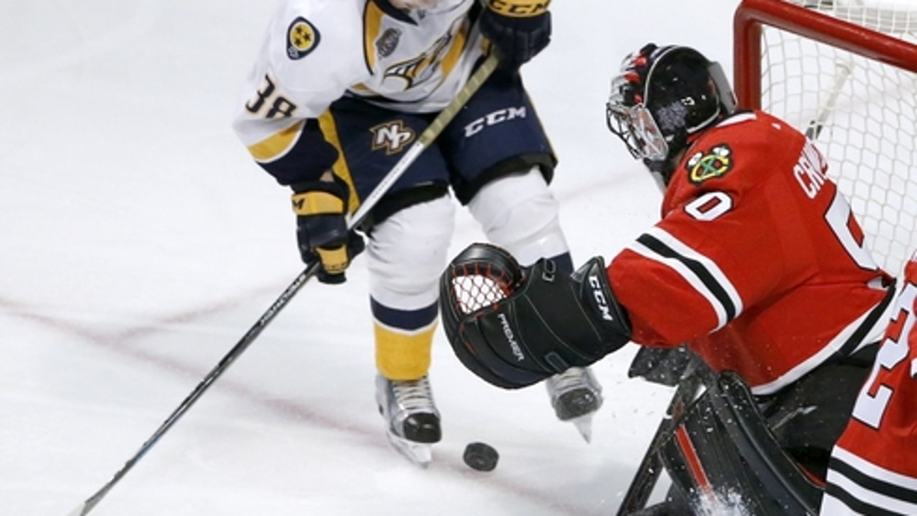 Shaw helps Blackhawks beat Predators 3-2 for 8th straight