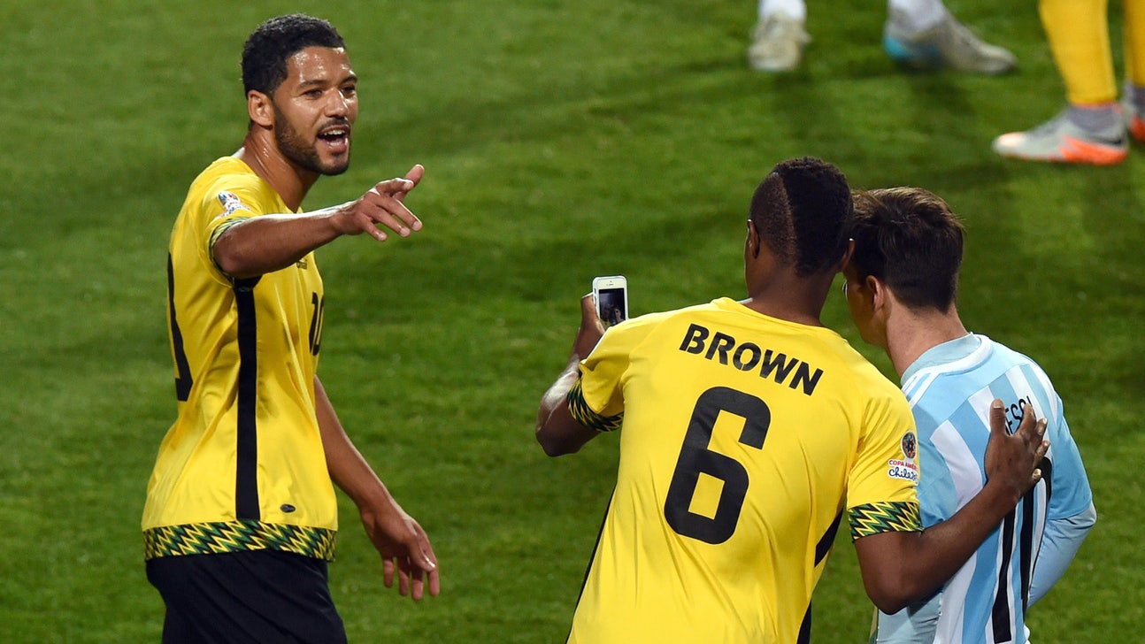 Deshorn Brown takes selfie with Messi after Copa loss