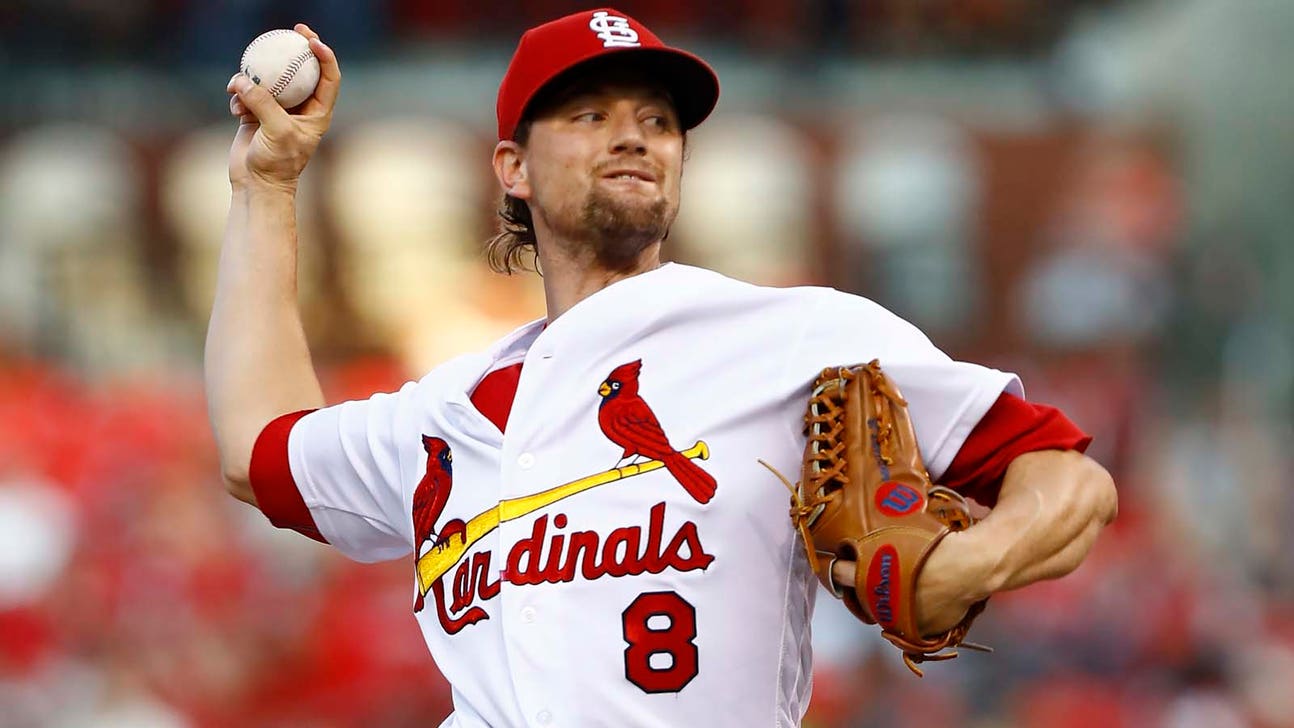 Leake will face his former Reds team in 2017 debut