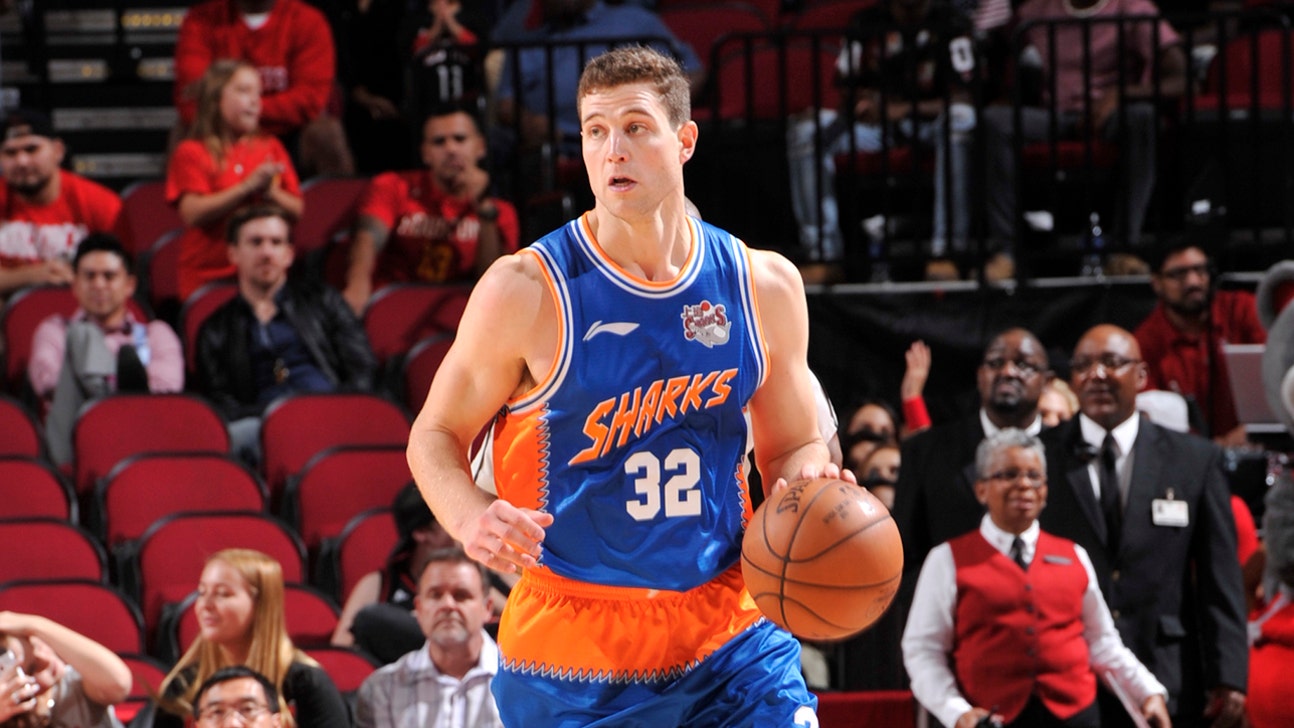 Watch: Jimmer Fredette drops 51 points in China
