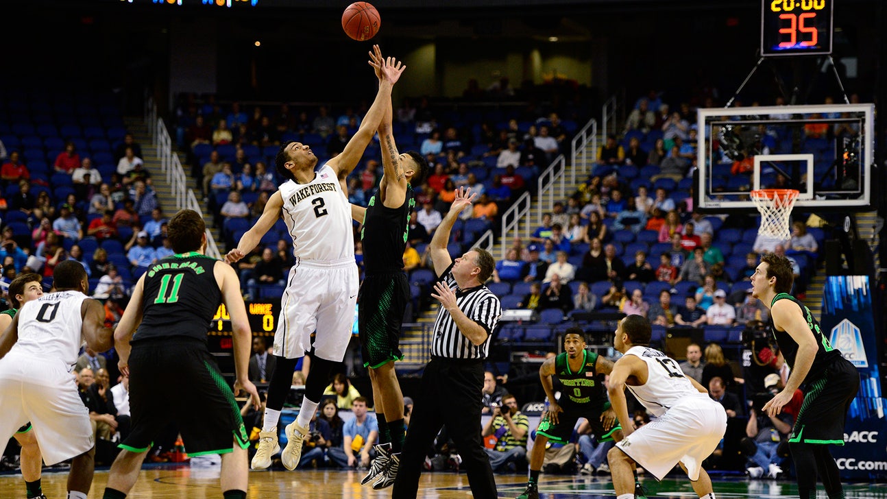 WATCH: Notre Dame's Rex Pflueger flashes impressive dunk arsenal