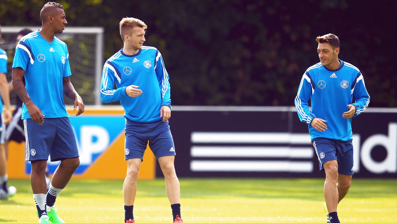 Dortmund and Germany's Marco Reus breaks toe in left foot