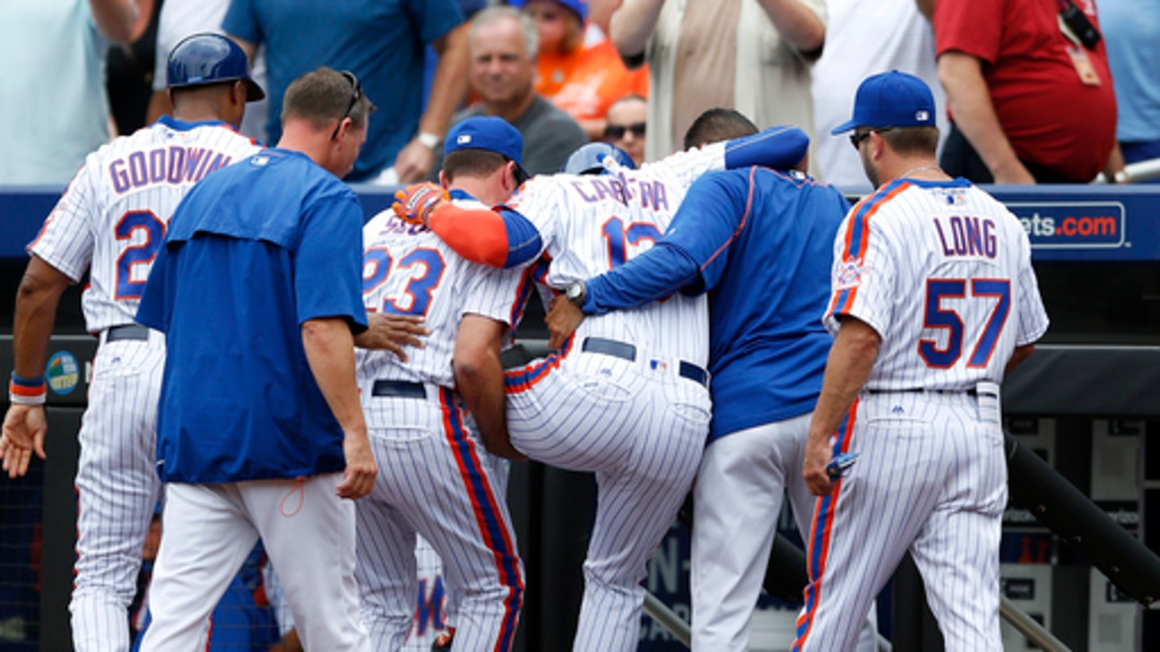 Mets shortstop Asdrubal Cabrera exits game with knee injury