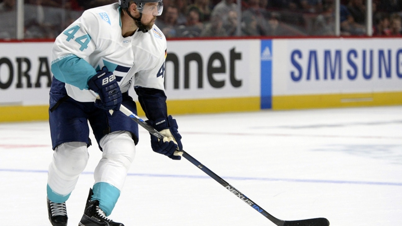 New York Islanders Sign Defenseman Dennis Seidenberg