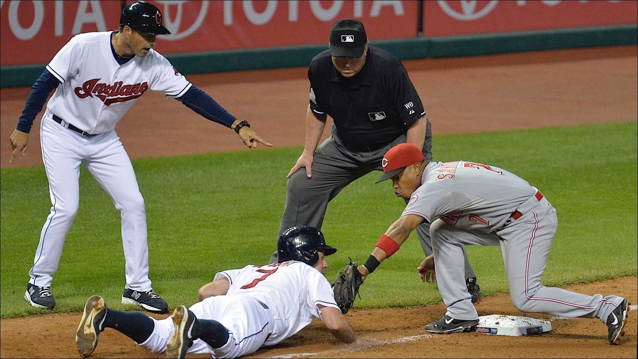 Reds get assist from bullpen wild pitch