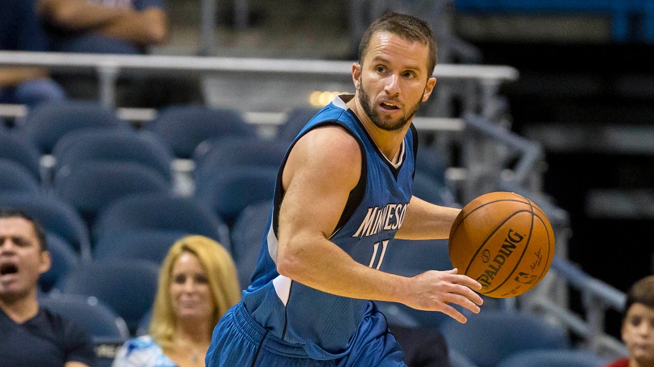 Mavs sign J.J. Barea to vet's-minimum deal