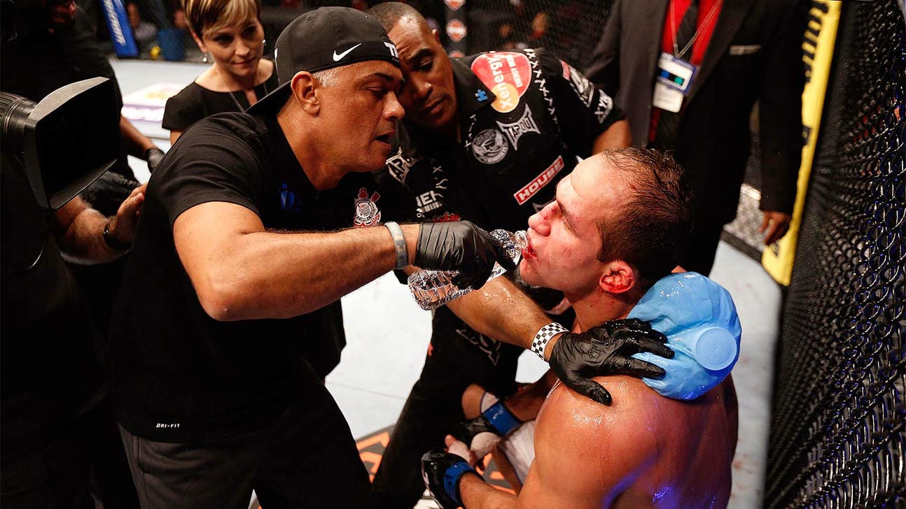 Corner's dilemma: To throw or not to throw in the towel