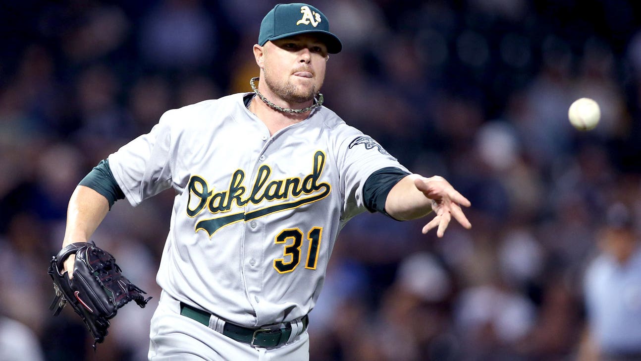 Sources: Royals have had talks with Lester's agents