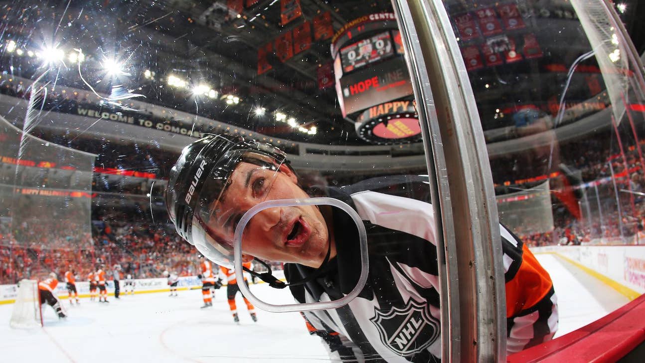 NHL referee makes incredibly dramatic goal call after review