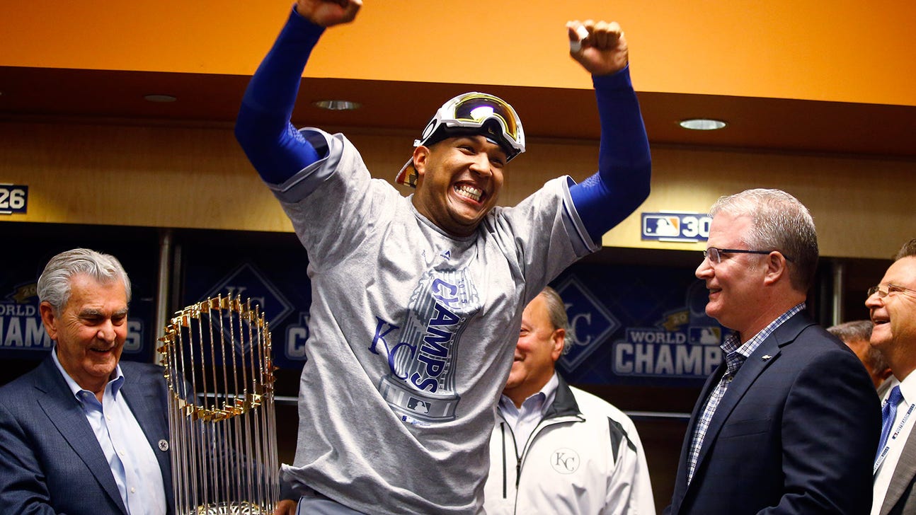 Fans descend on Royals FanFest to see World Series champs