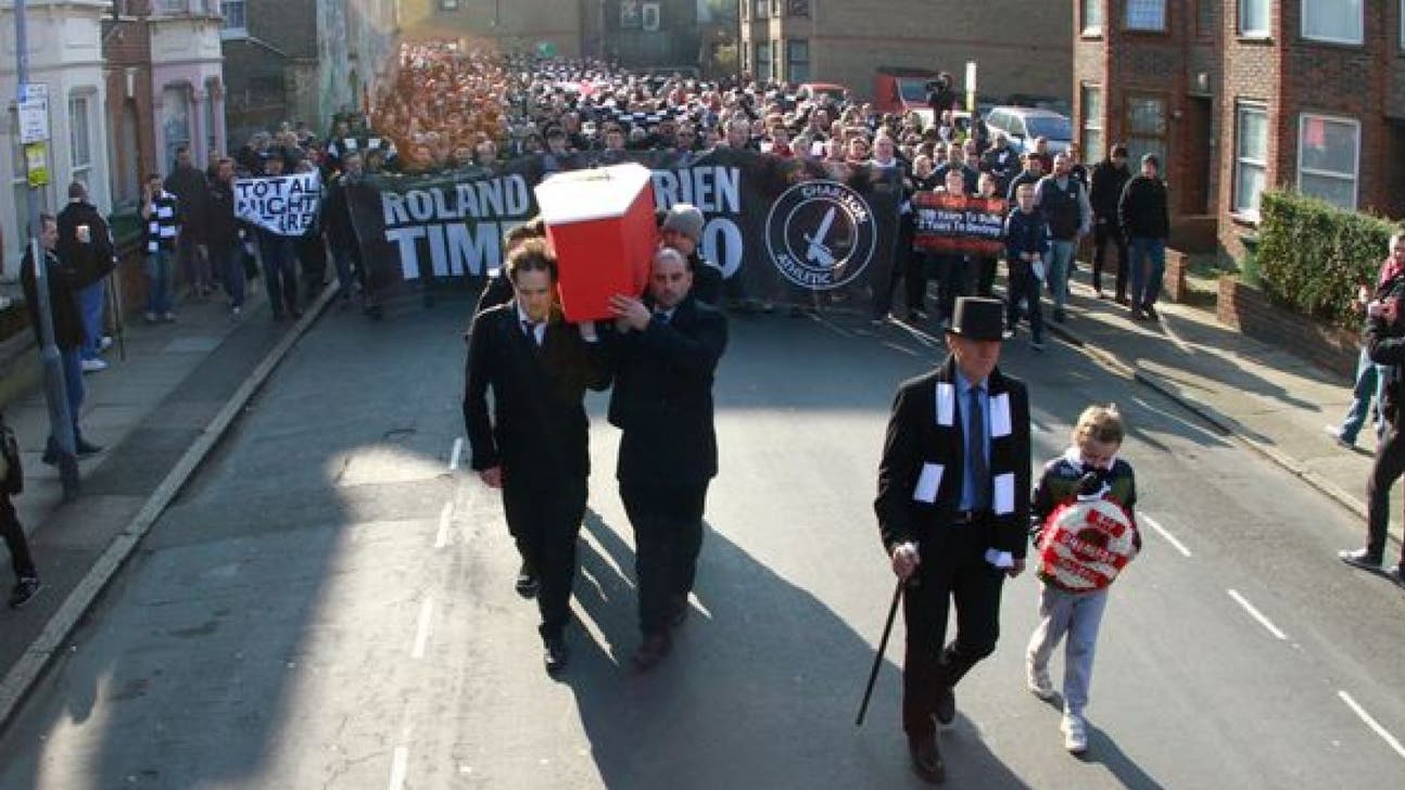 Charlton fans stage mock funeral in protest against owners