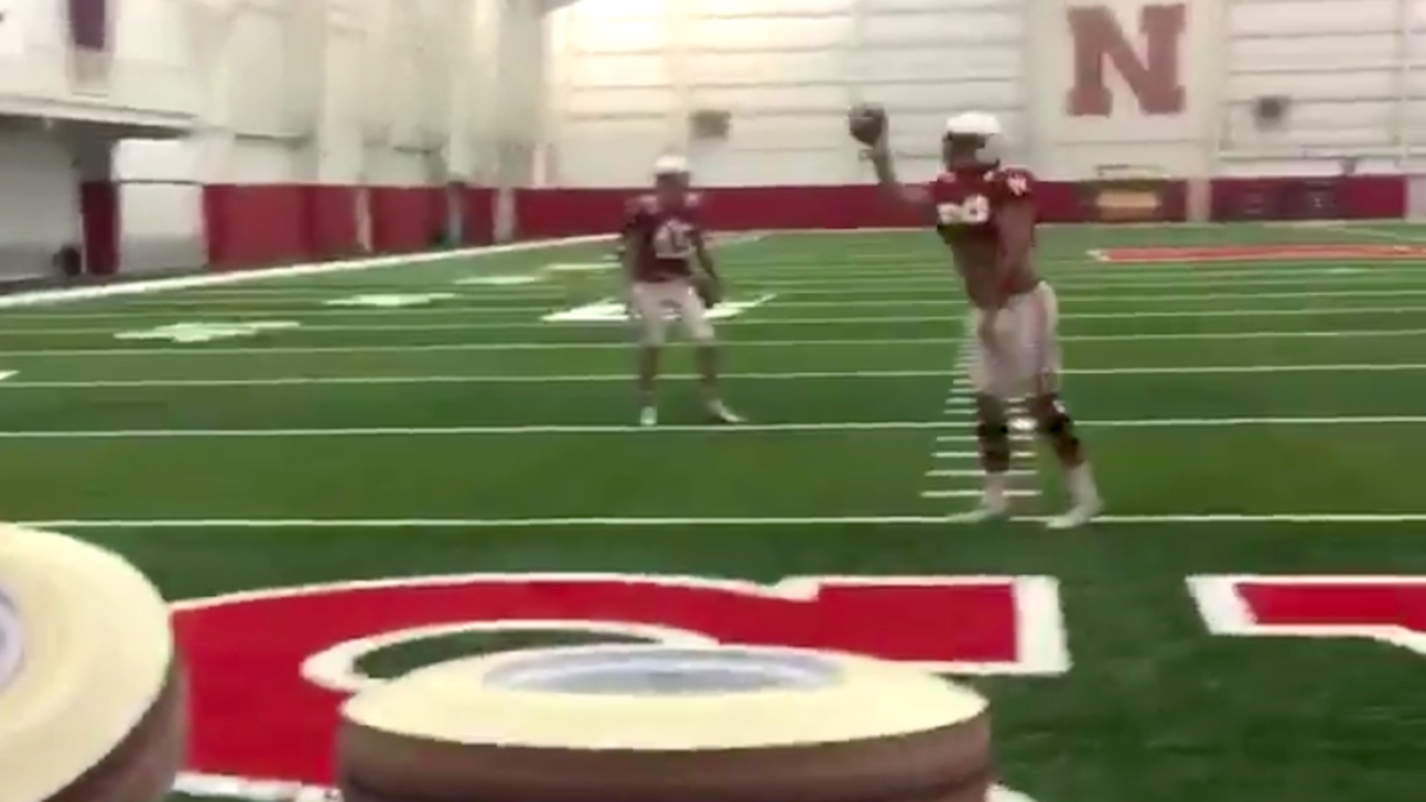 Nebraska offensive lineman makes incredible one-handed grab at practice