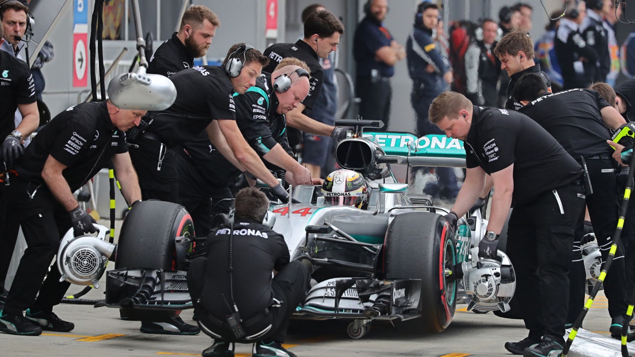 Hamilton tells fans that his mechanics are "best in business"