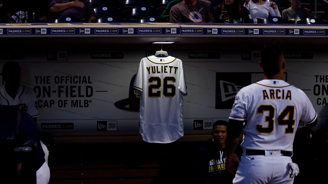 Yangervis Solarte returns to Padres a week after his wife's death