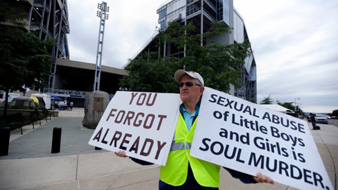 Despite criticism, Penn State honors Paterno during game