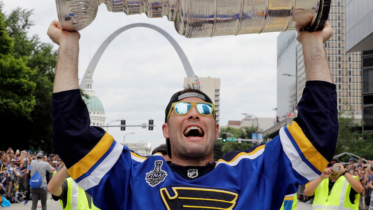 After one season back home, Pat Maroon signs with Lightning