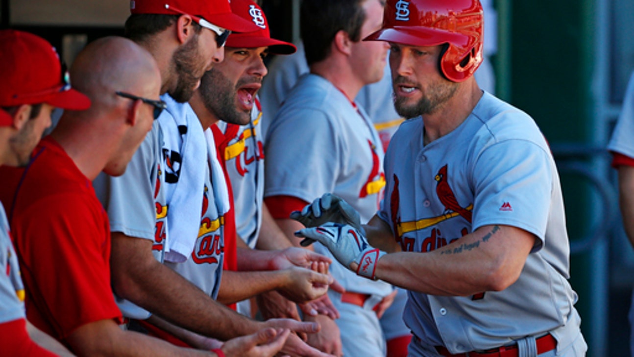 Holliday, Grichuk homer as Cardinals sweep Pirates, 8-3