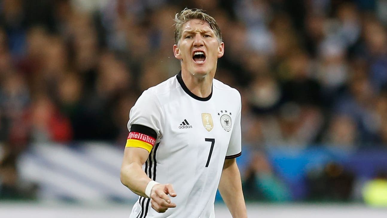 Schweinsteiger would be a huge loss to Germany, says Hitzfeld