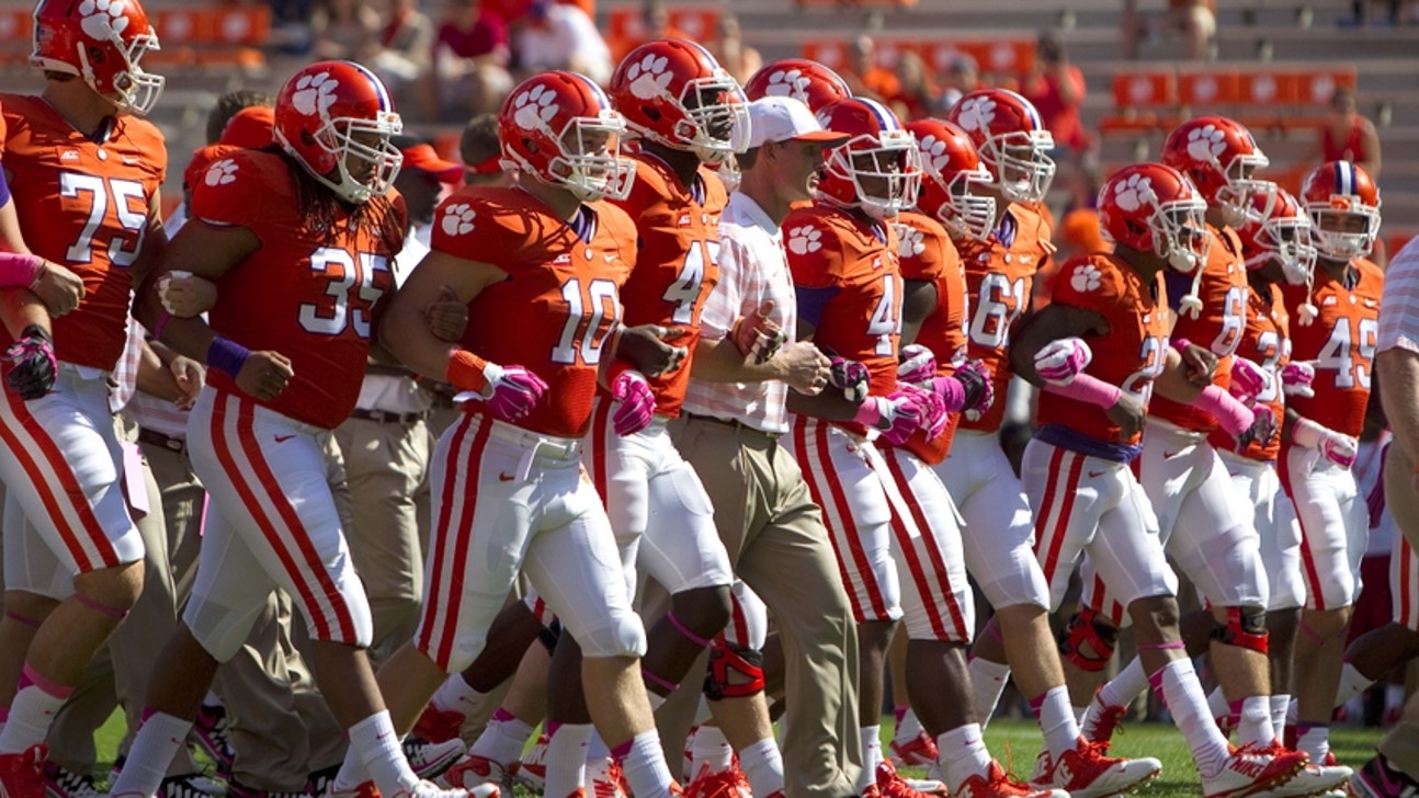 Clemson DC Venables named as Broyles Award Finalist
